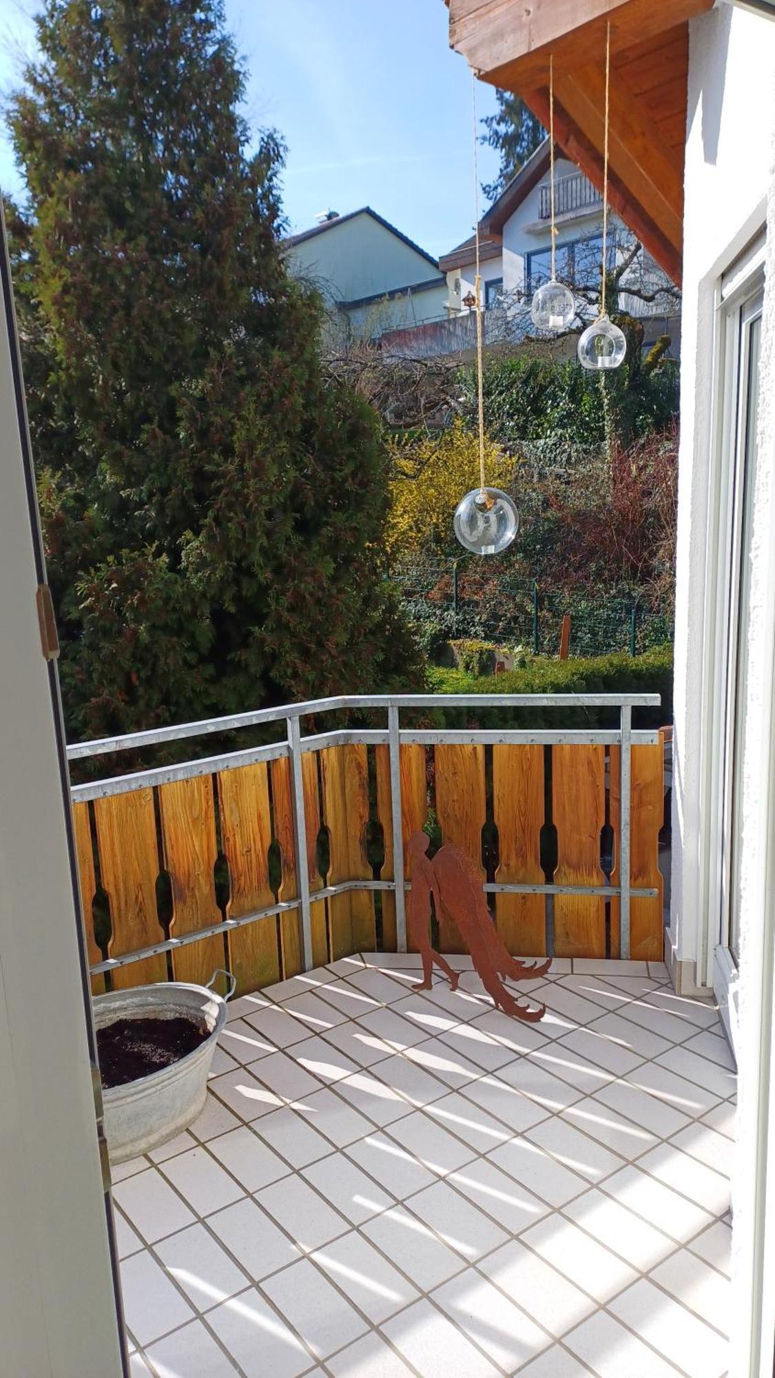 Helle Schoene Dachgeschosswohnung Mit Balkon Apartment *