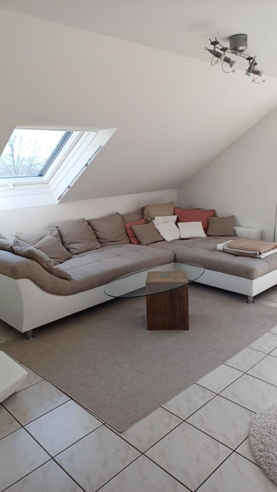 Helle Schoene Dachgeschosswohnung Mit Balkon *