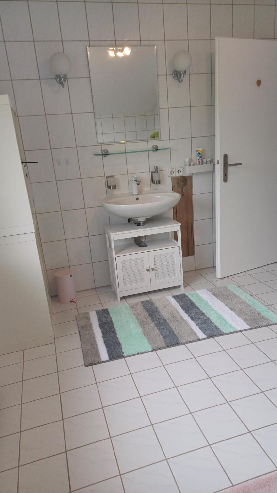 Helle Schoene Dachgeschosswohnung Mit Balkon Apartment *