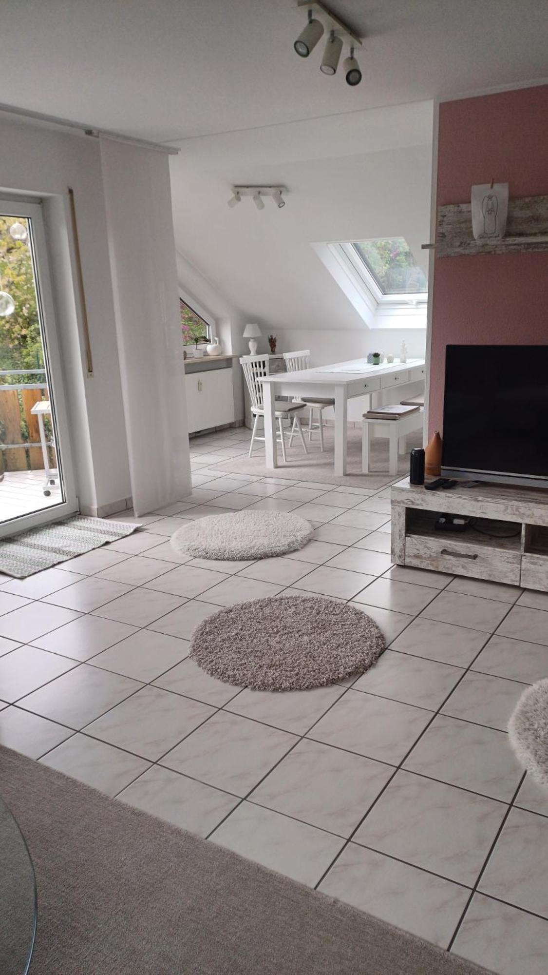 Apartment Helle Schoene Dachgeschosswohnung Mit Balkon