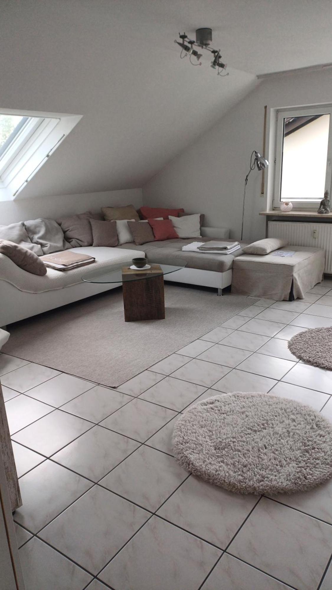 Apartment Helle Schoene Dachgeschosswohnung Mit Balkon
